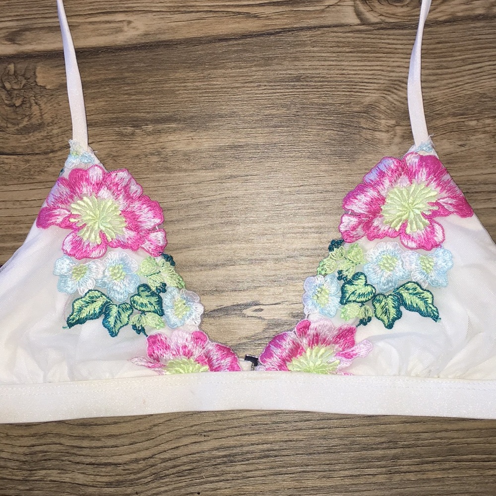 Beach bunny bikini white with floral embroidery